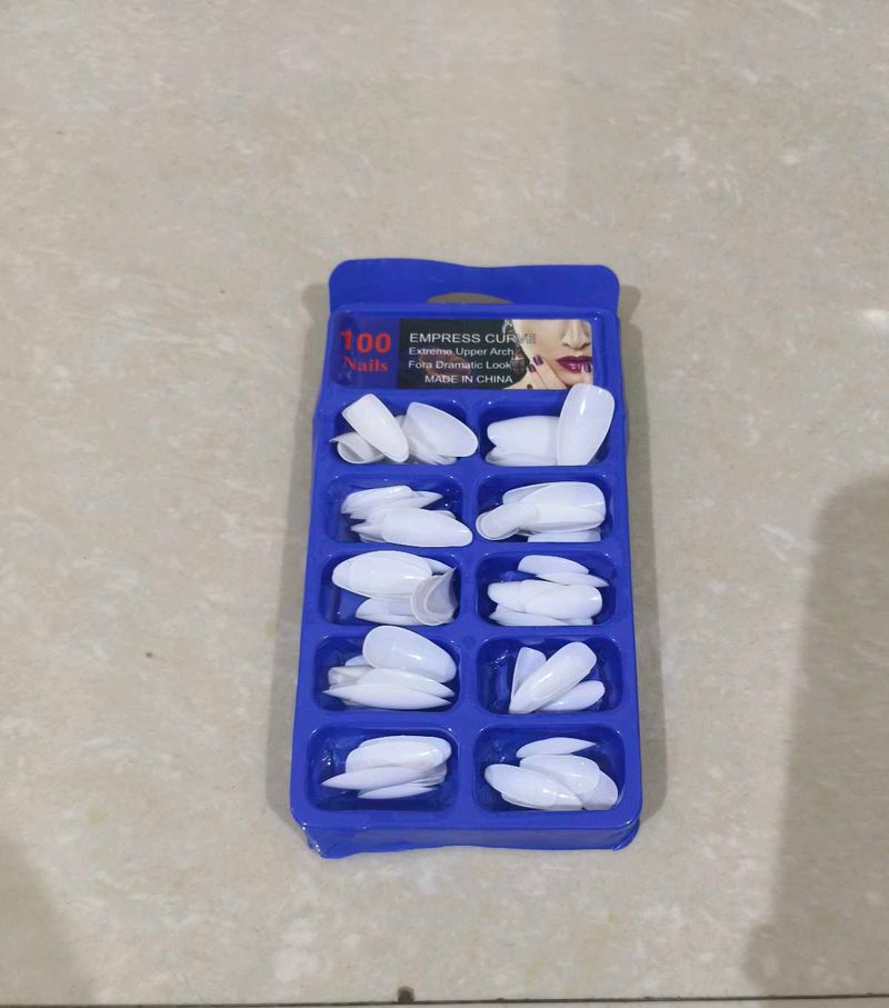 100 PCS Empress Curn Artificial Nails