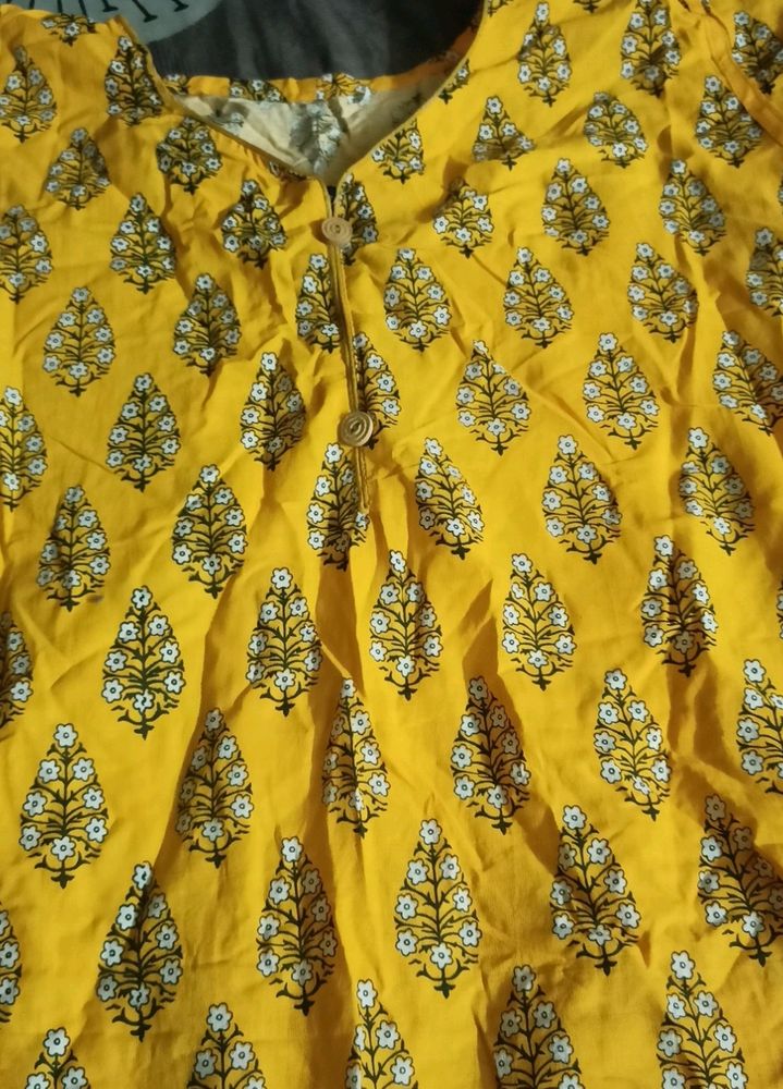 Pure Cotton Floral Yellow Top In Size L