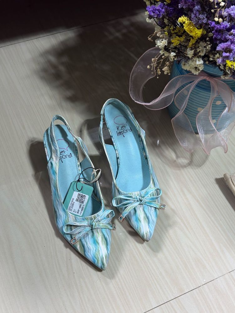 Elegant Blue Slingback Heels
