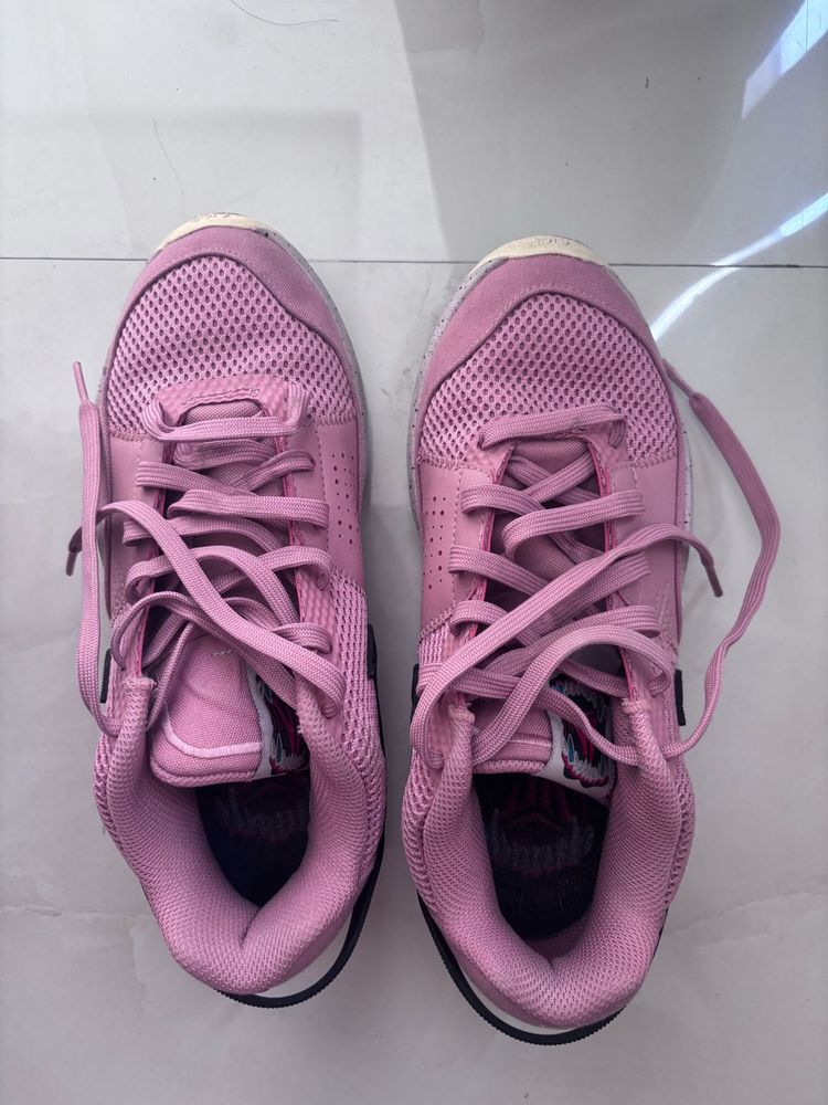 NIKE BASKETBALL SHOES