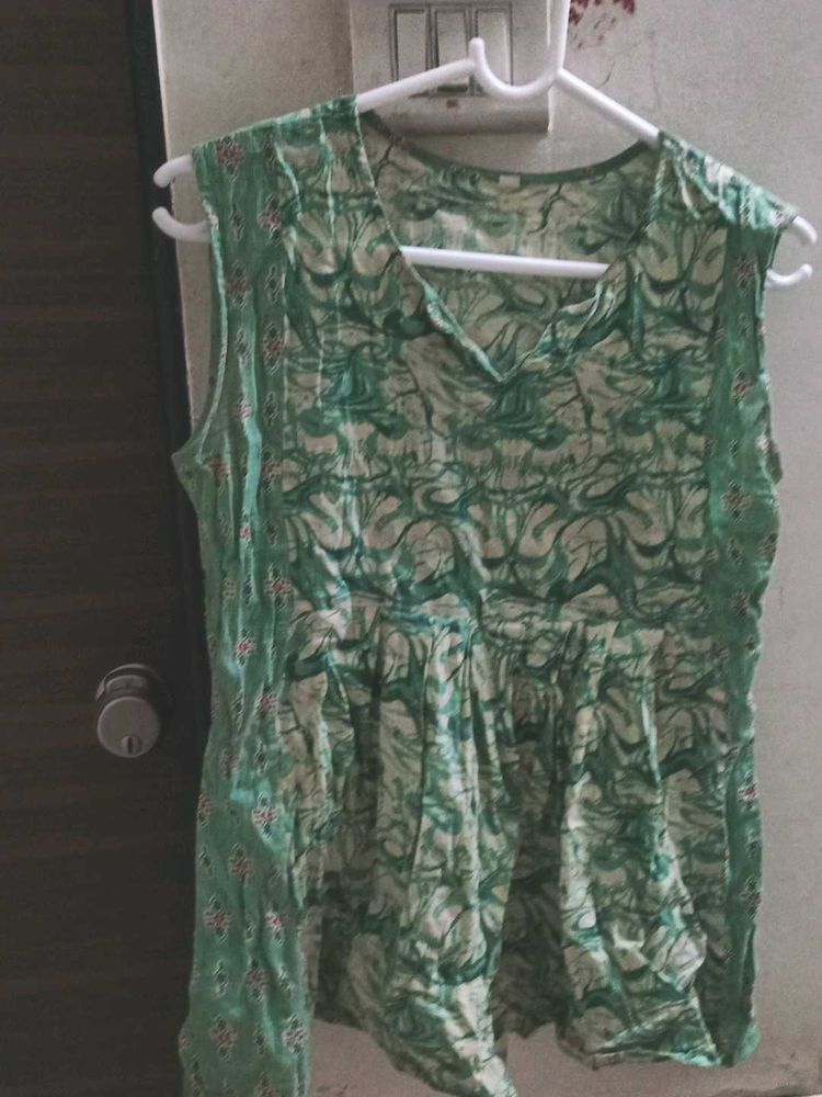 Green Patterned Sleeveless Top💚