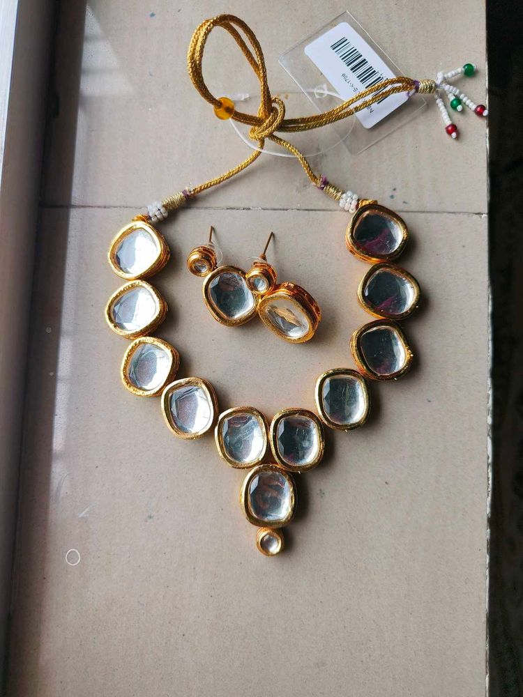 Elegant Kundan Necklace &amp; Earring Set