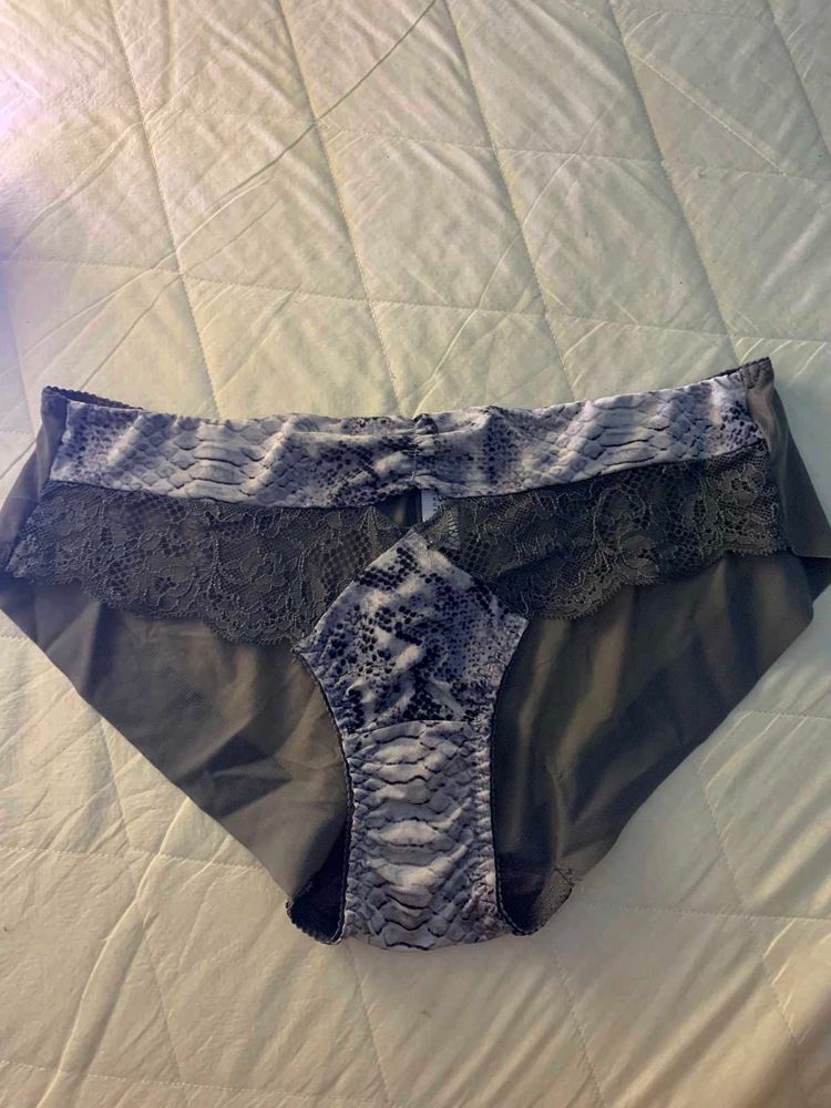 Stylish Snake Print Lace Briefs