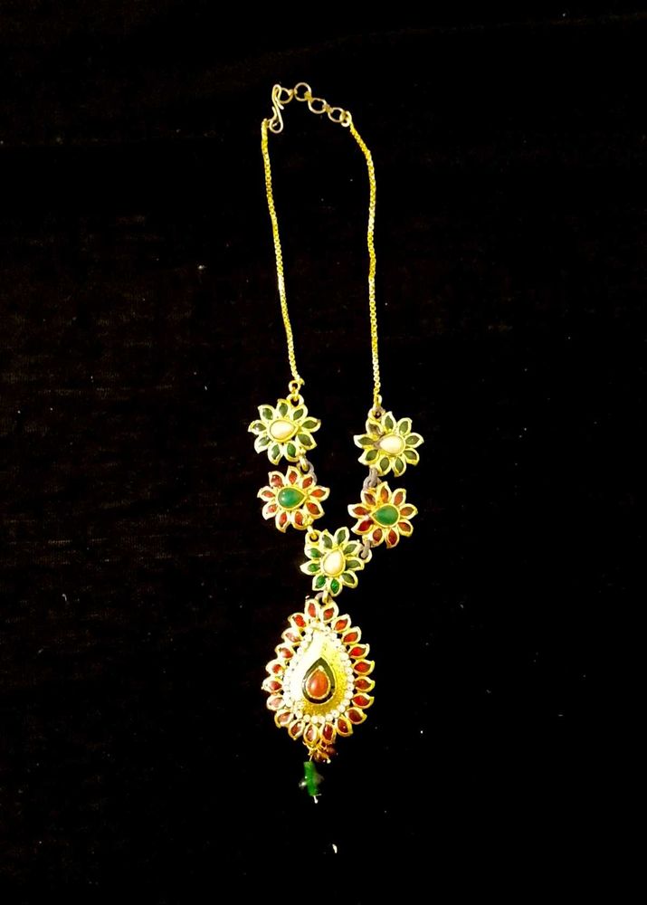 Exquisite Floral Pendant Necklace