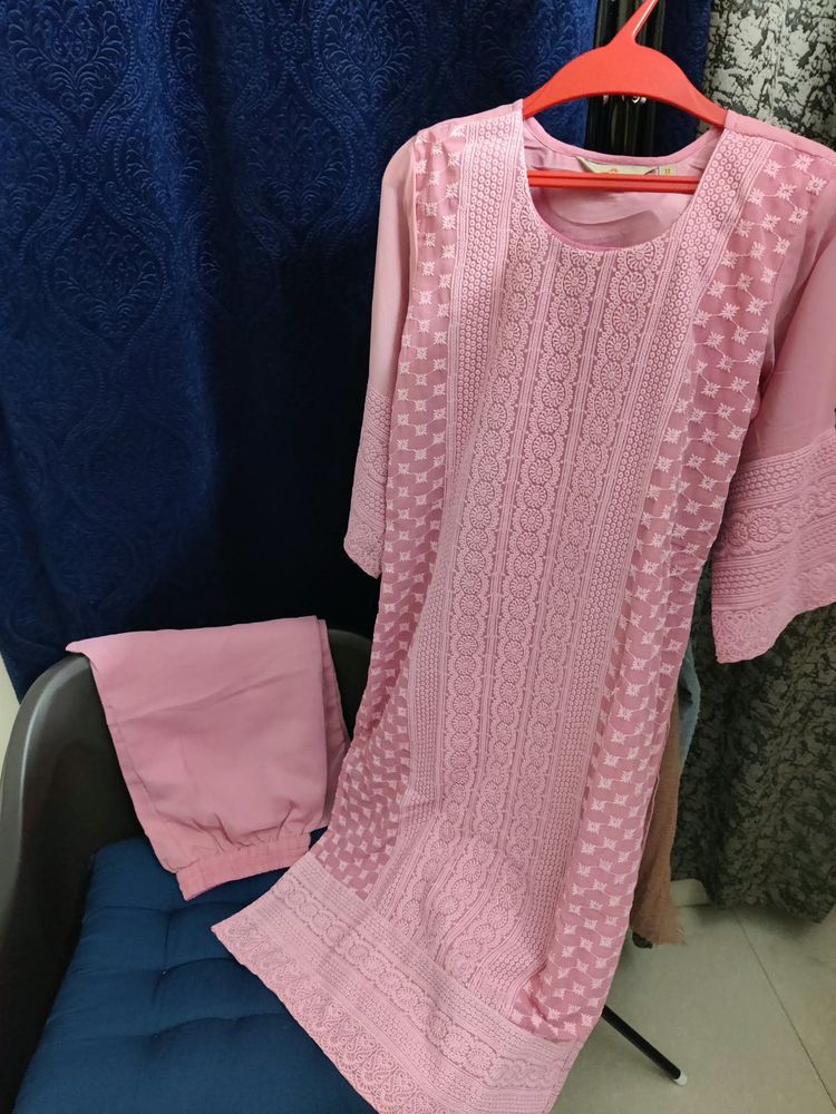Elegant Pink Kurta Set with Intricate Embroidery