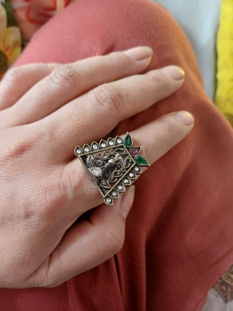 Exquisite brass Silverlookalike Peacock ring