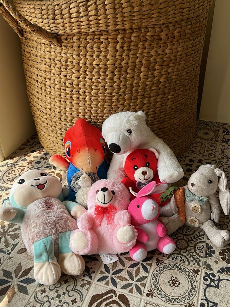 8 Stuffed Toy Animals