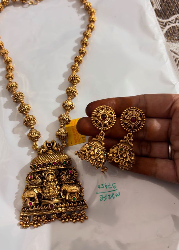 Exquisite Gold Necklace &amp; Earring Set