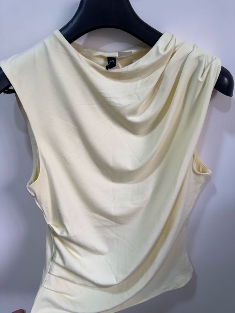 Chic Drape Neck Sleeveless Top