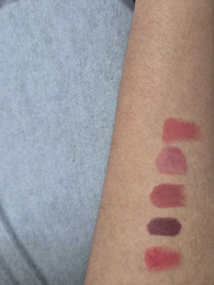 Assorted 5 branded lipstick