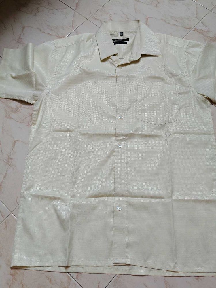 New Men's Light Yellow Short Sleeve Shirt