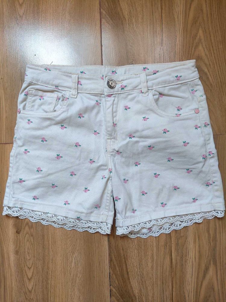 Cute Floral Lace Hem Shorts