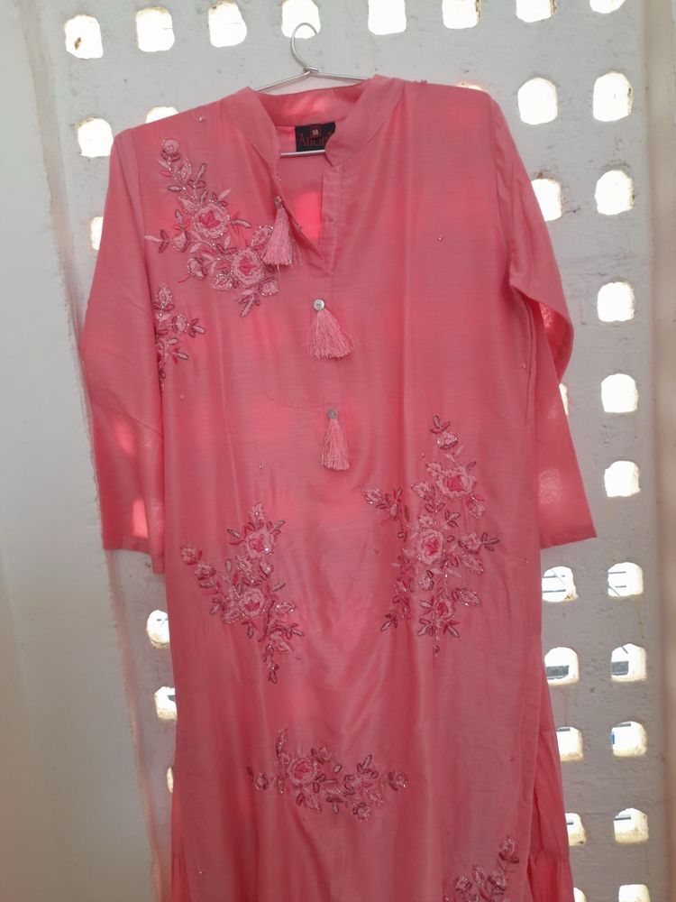 Elegant Pink Embroidered Kurta