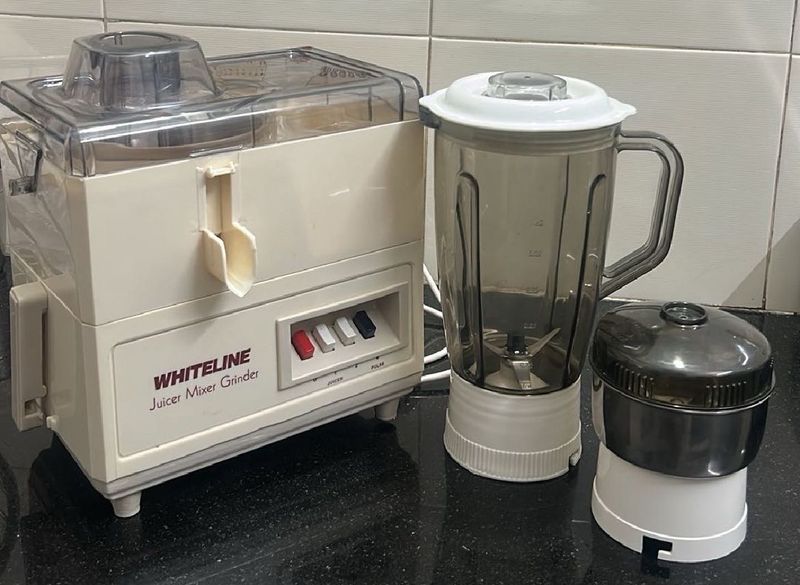New- Whiteline Juicer Mixer Grinder