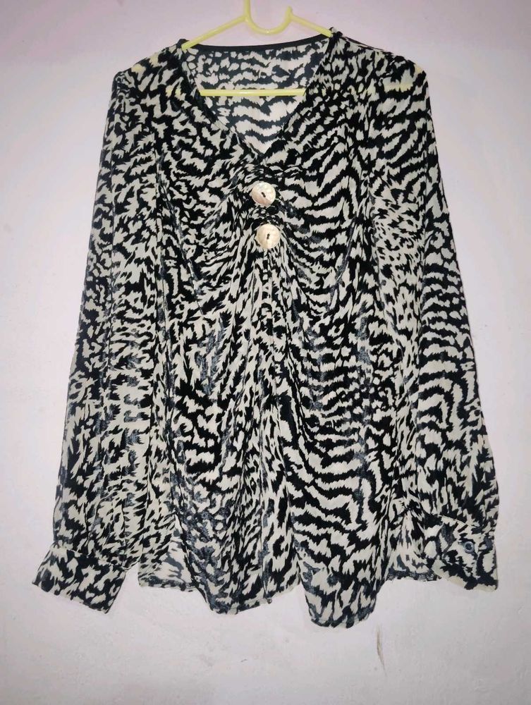 Stylish Black &amp; White Animal Print Top