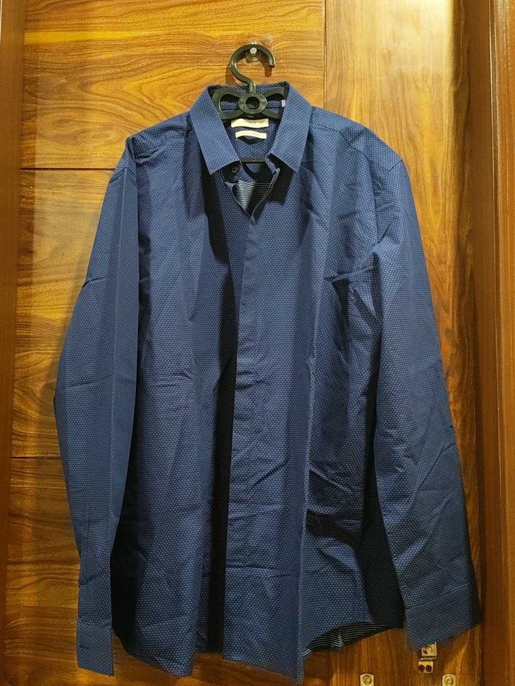 Men's Blue Textured Dress Shirt