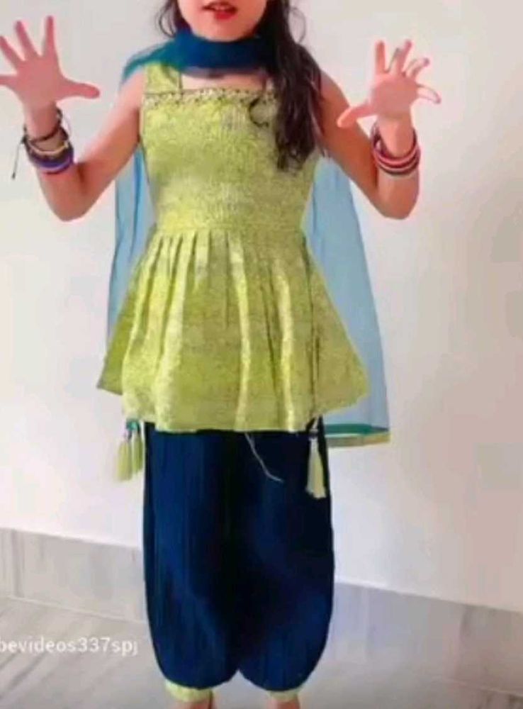 Beautiful Green &amp; Navy Blue Kurta Set