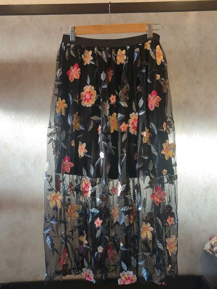 Oeuvre Floral Embroidered Skirt (M)
