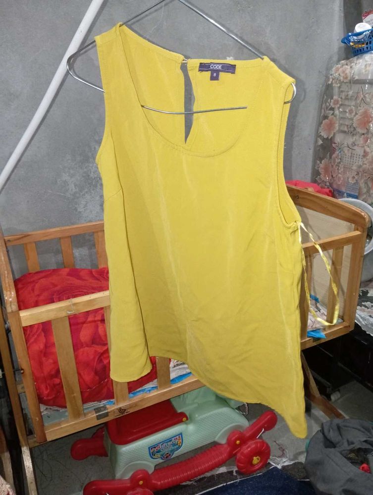 Stylish Yellow Sleeveless Top