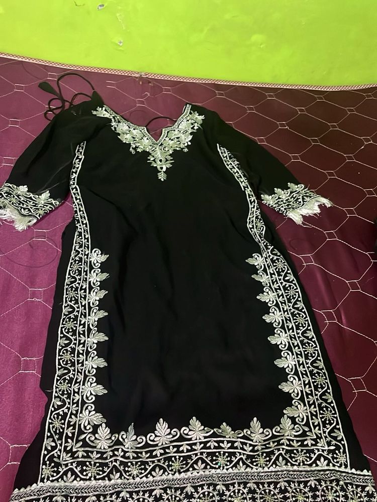 black an white elegant suit