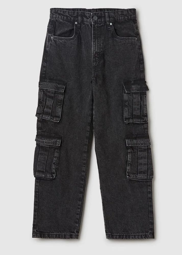 Trendy Black Cargo Jeans