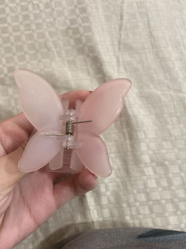 butterfly clip peach