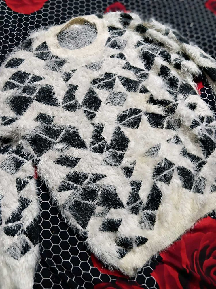 Cozy Geometric Pattern Fuzzy Sweater 🍁