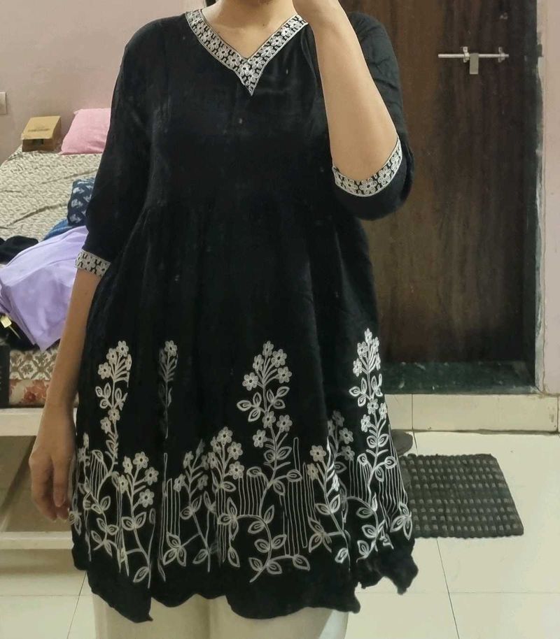 comb pf 4 Embroidered Kurtas🥳💥