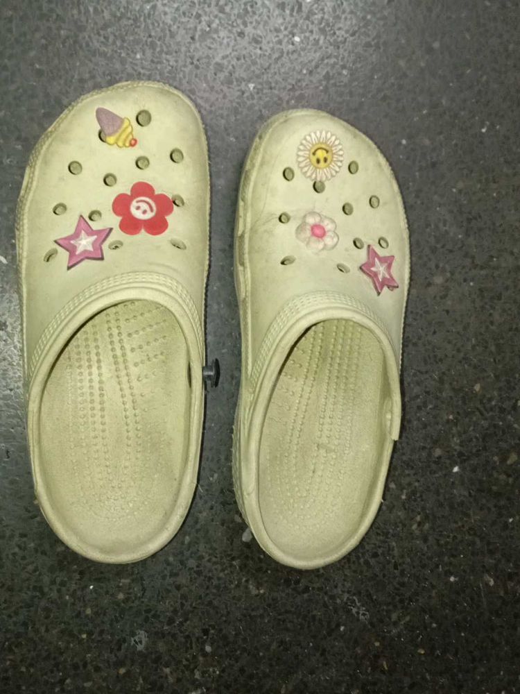 used slipper Clogs with Charms