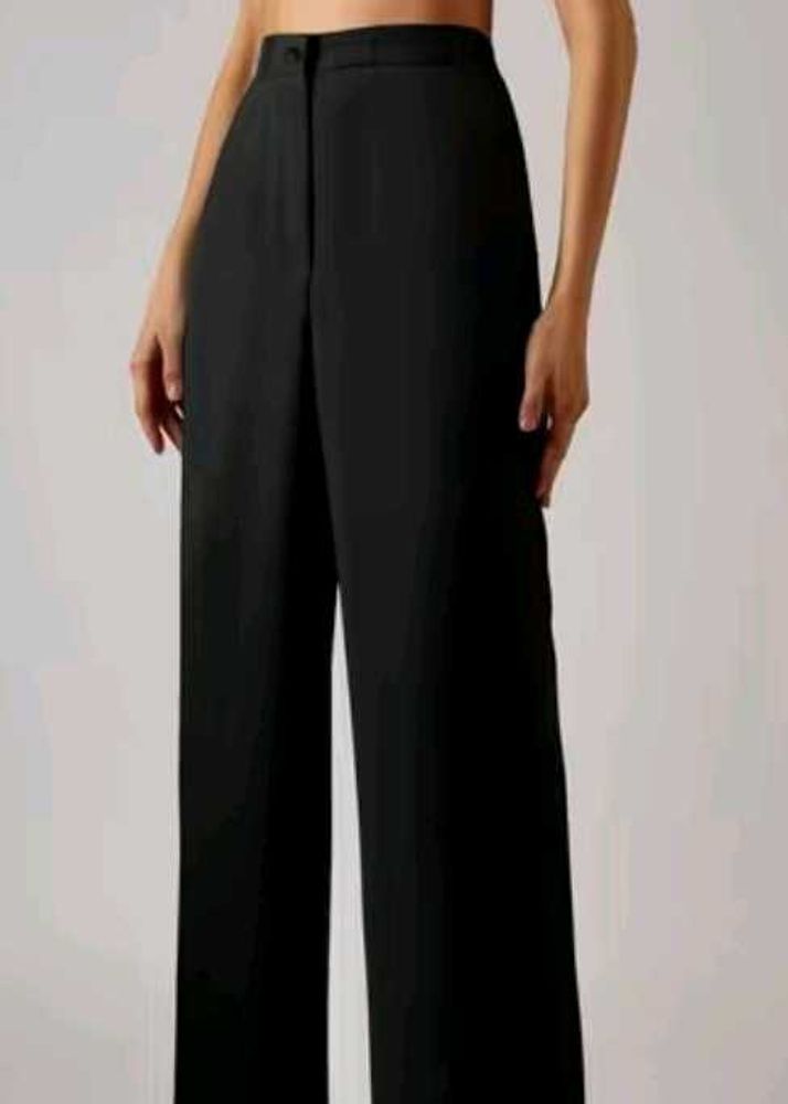 Chic Black Wide-Leg Trousers