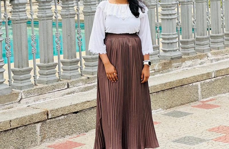 Elegant Pleated Maxi Skirt – Brown