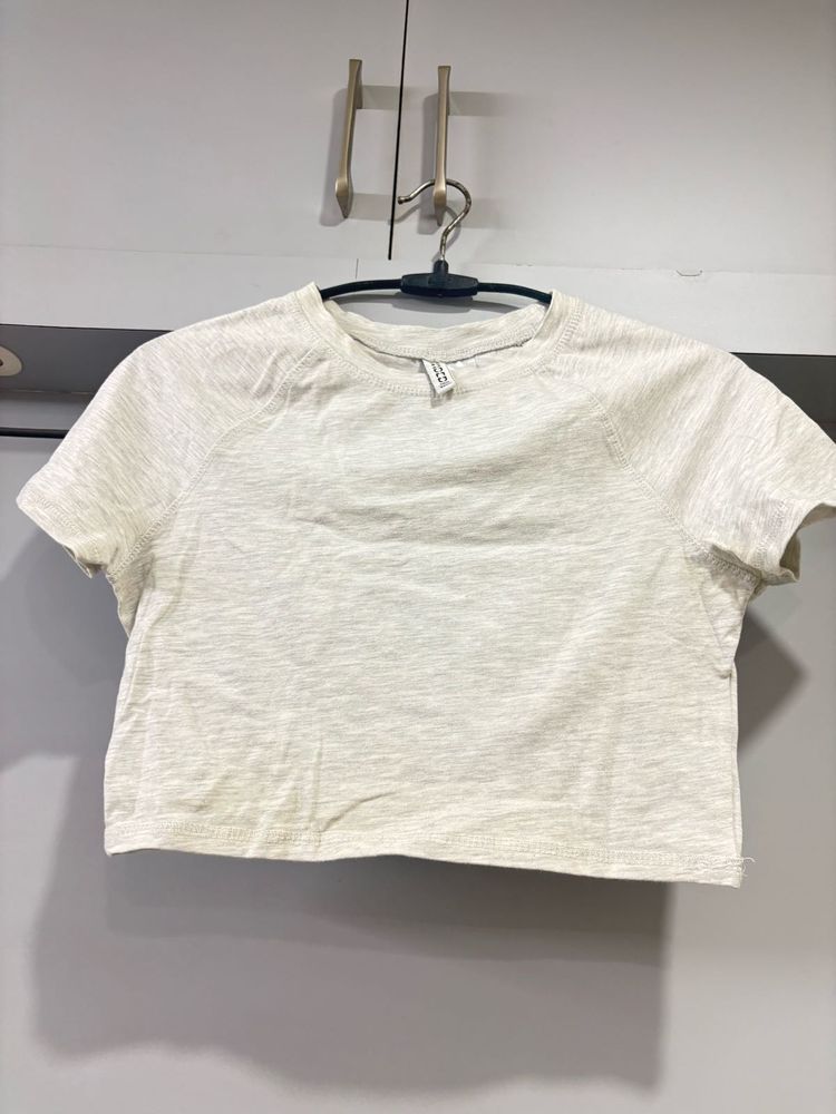 H&amp;M Light Grey Cropped T-Shirt