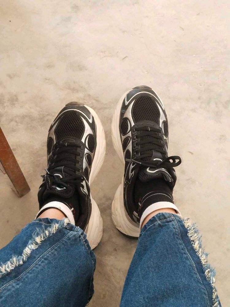 daily used Stylish Black Sneakers for women