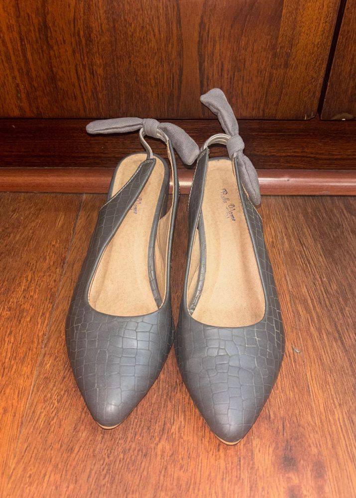 Stylish Grey Croc Embossed heels