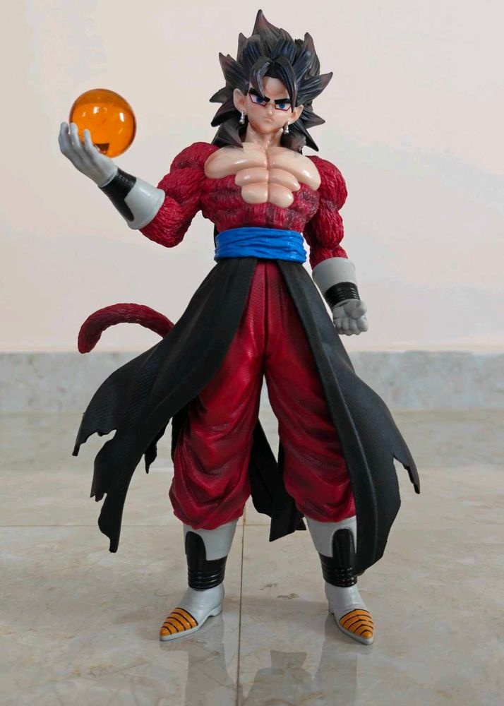 Dragon Ball Z - SSJ4 Goku Figure