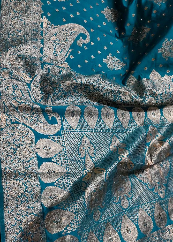 beautiful 😍 saree with daimond work 🌟