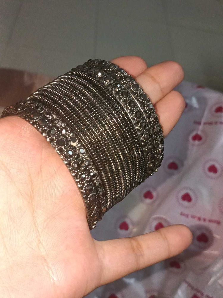 Sparkling Dark Grey Bangle Set