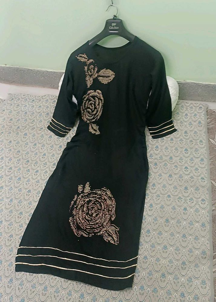 Elegant Black Kurta with Gold Rose Embellishments
