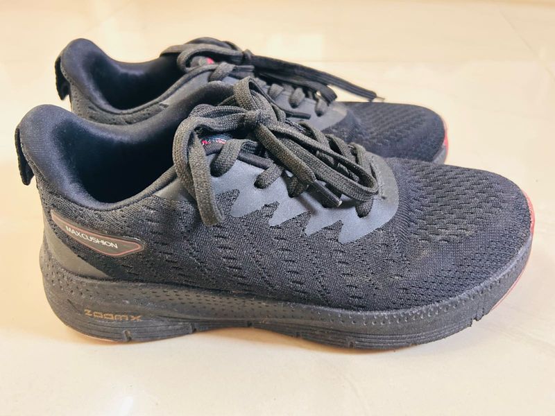 Stylish Black Sports Shoes