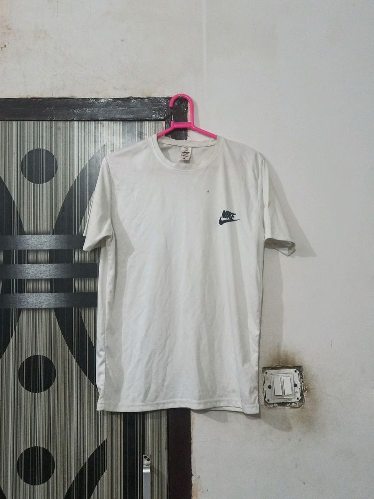 Classic White Nike T-Shirt