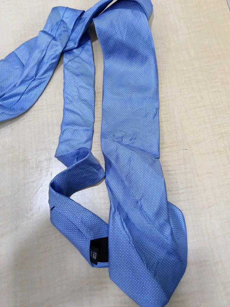 Michael Kors Tie.