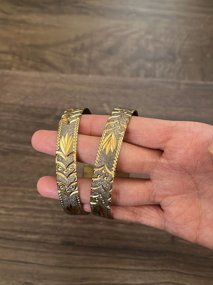 Elegant Gold-Tone Bangle Set