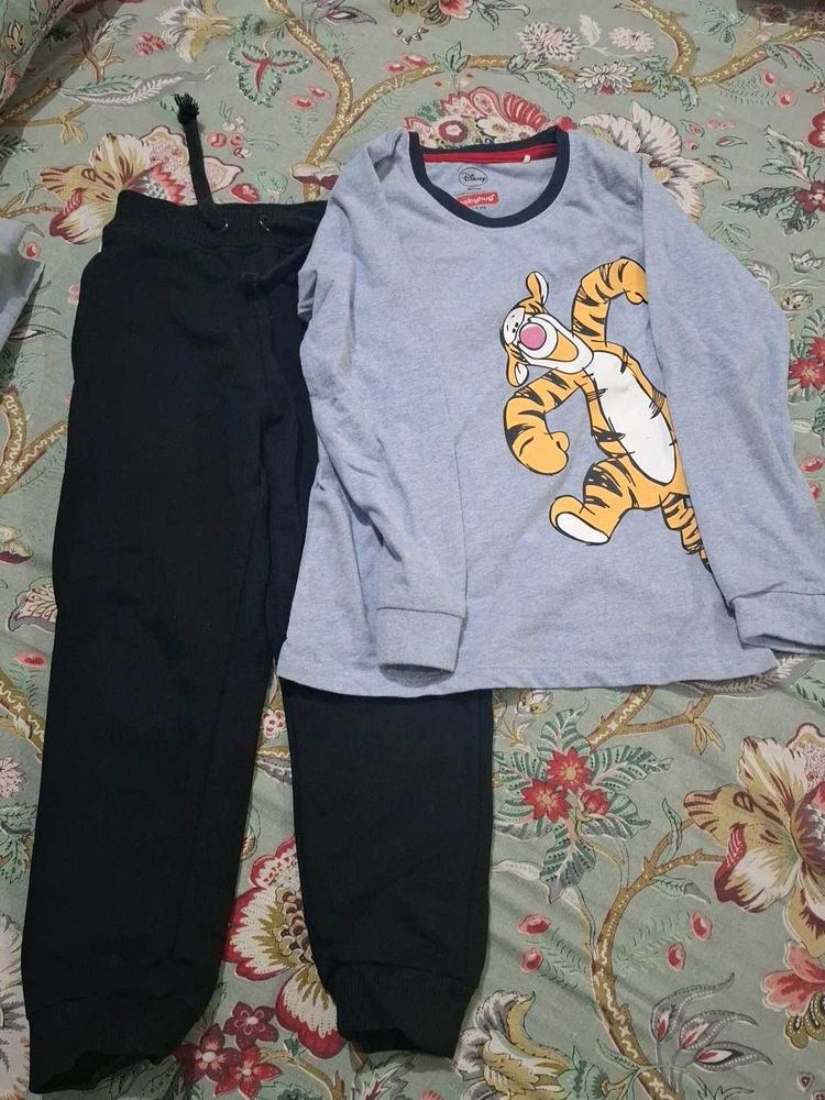 Comfortable Black Jogger Pants tshart