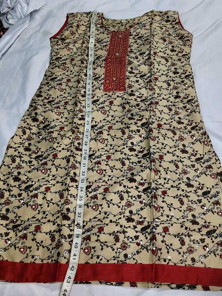 Beige red floral print sleevless kurta set xl size