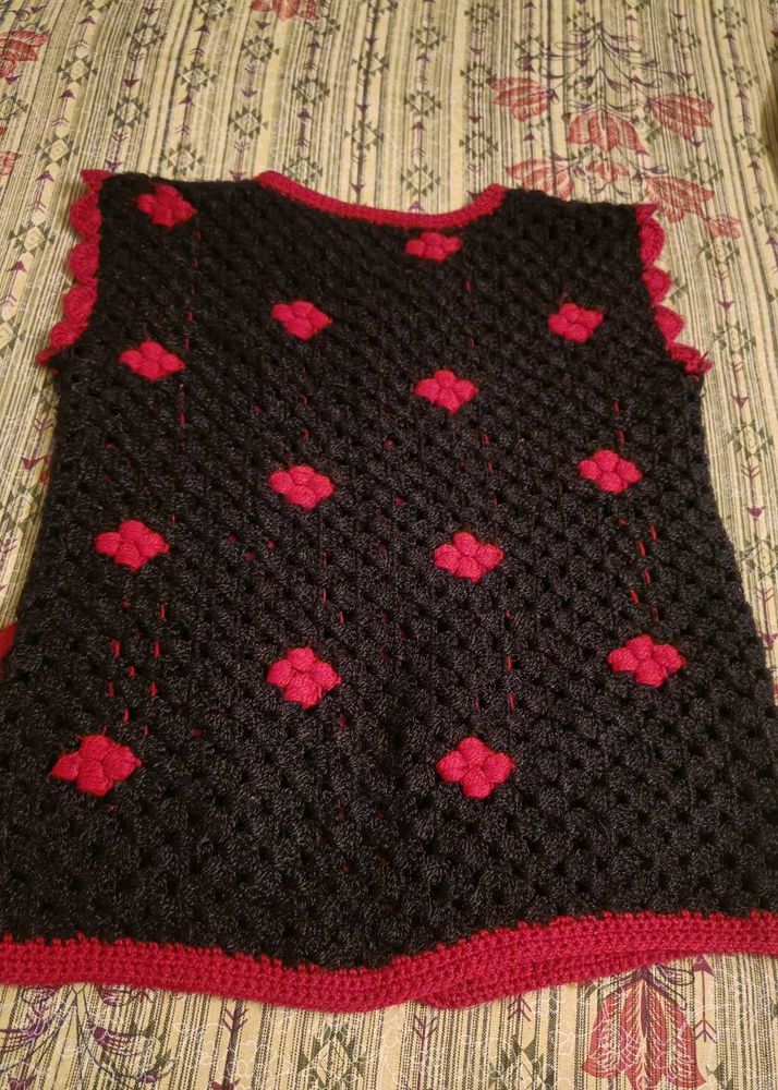Red &amp; Black Knitted Top