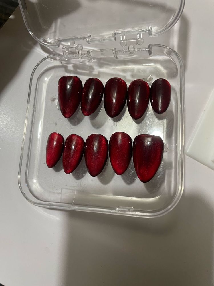 Red Cat Eye Press-On Nails