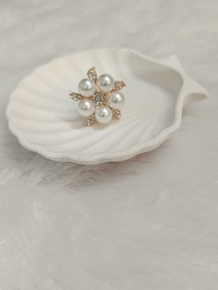 Elegant Pearl &amp; Crystal Flower ring
