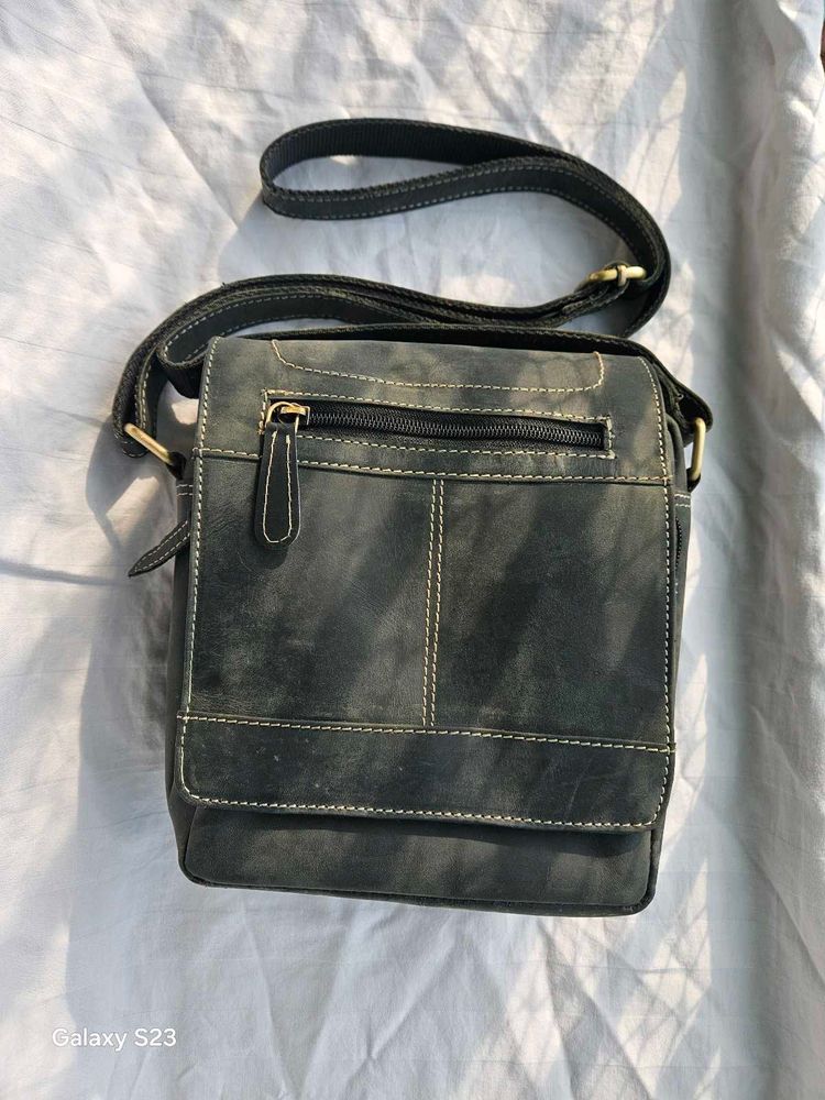 LEATHER SLING BAG