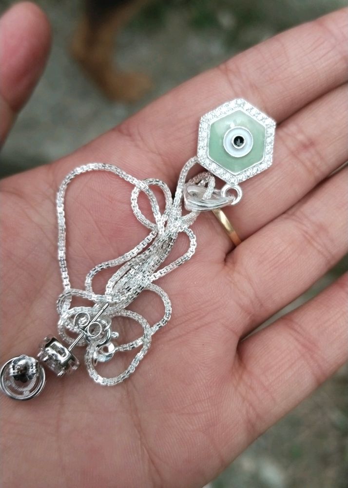 Chain With Pandent