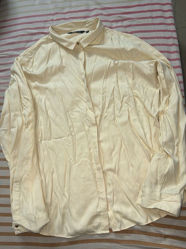ALLEN SOLLY—Elegant Cream Silky Button-Up Shirt
